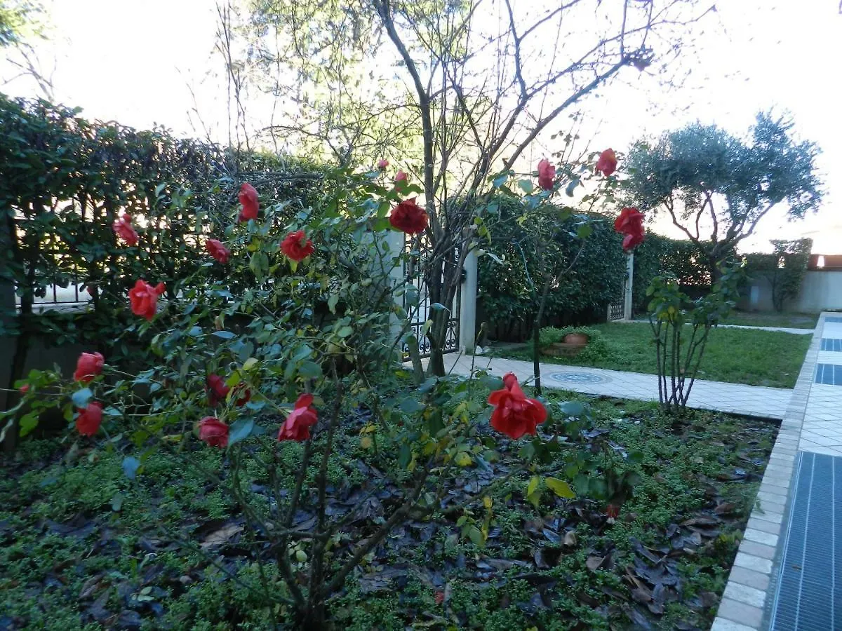B&B Venezia Le Tre Rose Mestre 5*,  Italy